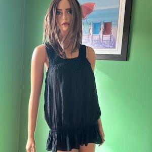 🌹🌹Tini Lili Sleeveless Top🌹🌹